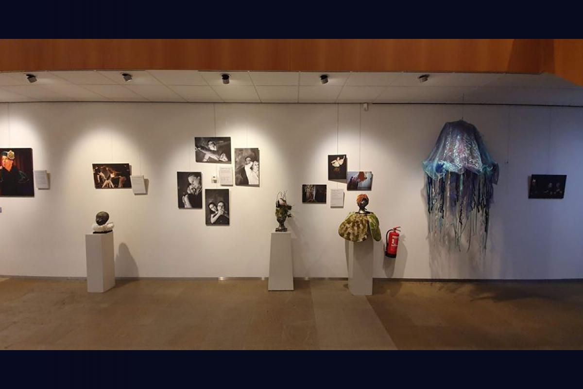 Expositie MOMO Theater in gemeentehuis