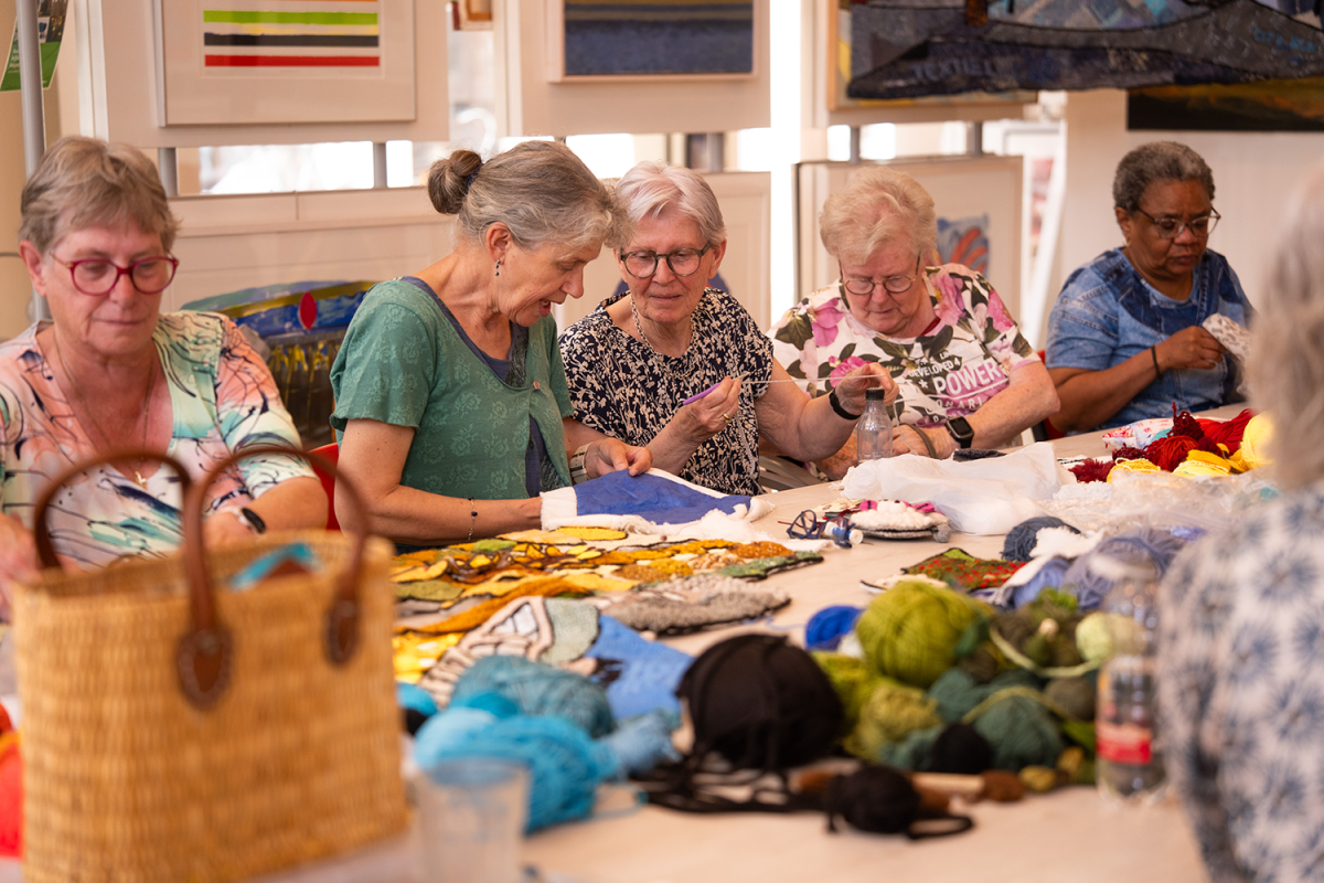 Josien en meerdere deelnemers aan het Textiel Café