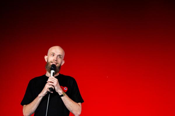 COMEDY PRIDE NIGHT - met een kleurrijke twist!