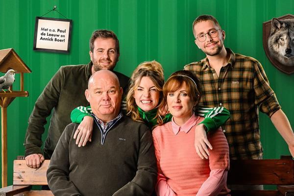 We zijn toch familie  - Paul de Leeuw, Annick Boer e.a.