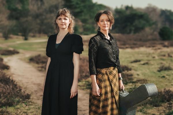 The Rocky Road - The Lasses