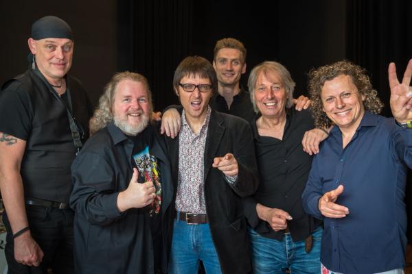 The Stones vs The Beatles Battle - Syb van der Ploeg, Harry Sacksioni e.a.