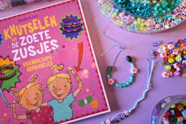 DIY Knutseltafel: Zoete Zusjes vriendschapsarmbandjes
