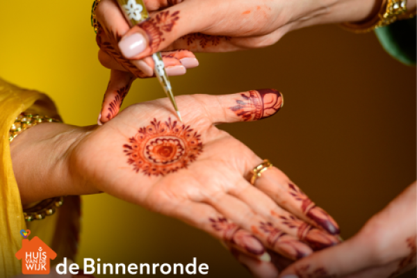 Binnenronde: Henna versiering