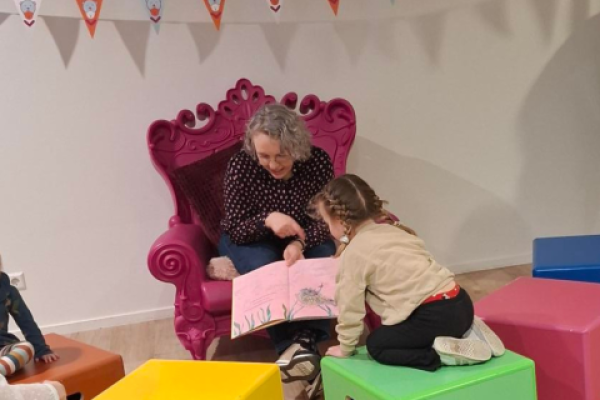 Consultatiebureau leest voor: Kleine Aap