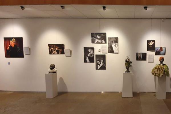 Expositie MOMO Theater in gemeentehuis