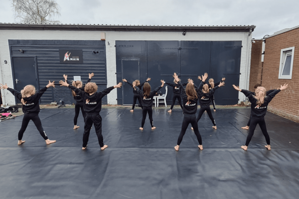 Buiten dansen tijdens de Coronatijd